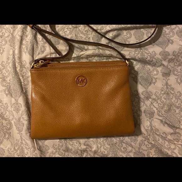 Michael Kors Handbags - Michael Kors Crossbody